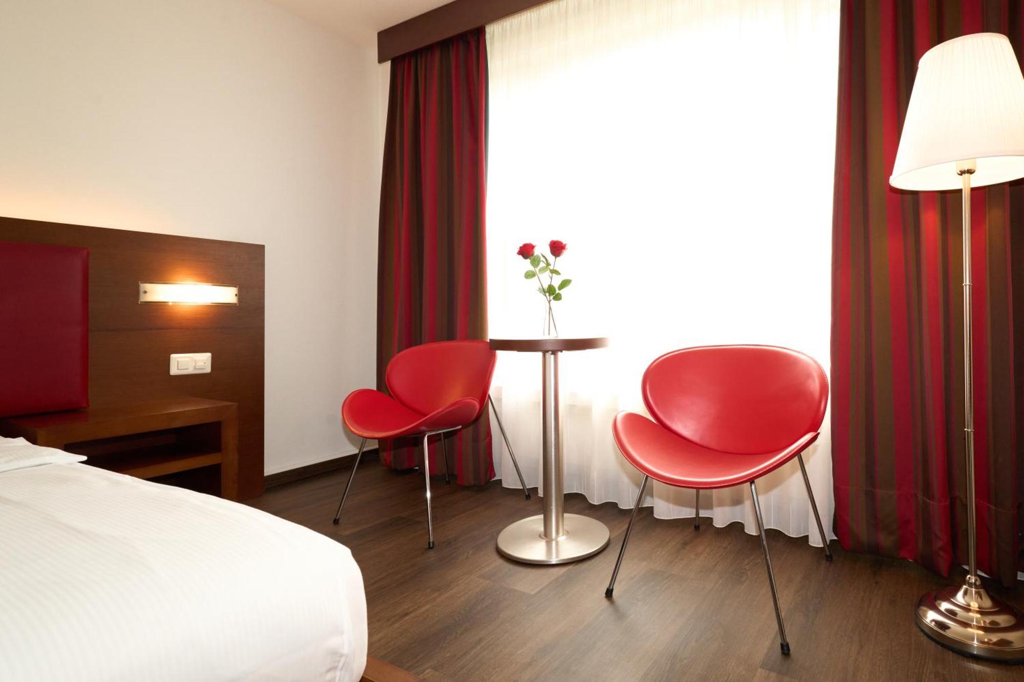 Hotel Conti Dietikon Exterior photo